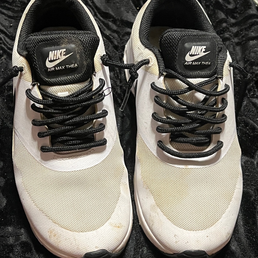 Womens 6.5 Nike. Used.